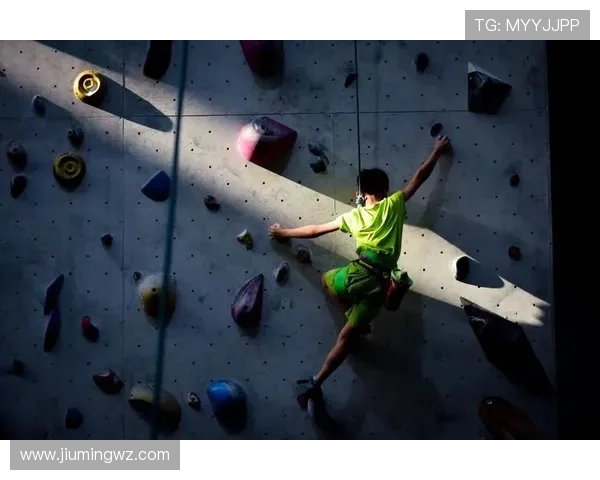 武汉极限运动队在世界攀岩锦标赛中以81分领先积分榜全场表现出色